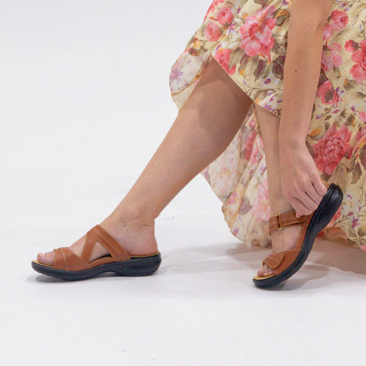 Lifestyle image for Rio Slide - Cognac