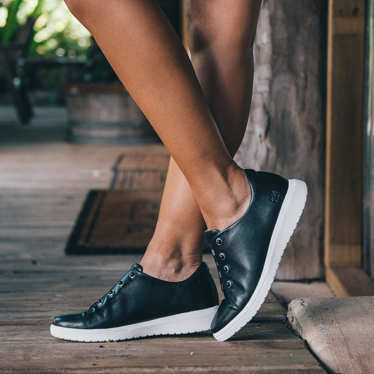 Lifestyle image for Bingo Elastic Lace Sneaker - Navy